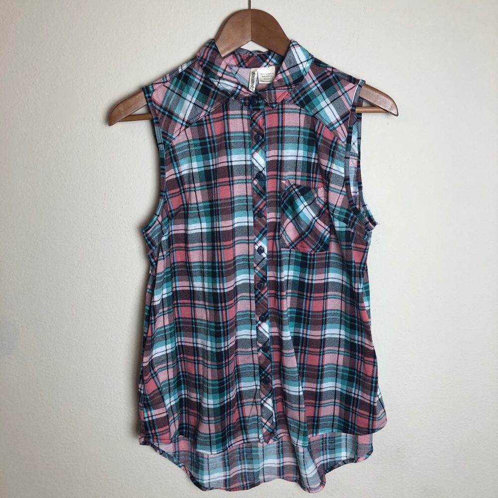 Passport Women’s Large Sleeveless Plaid